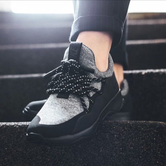 nike city loop black